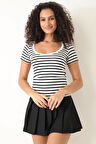 Amida Siyah Çizgili Derin Yuvarklak Yaka Kısa Kollu Kadın T-shirt- 2405