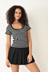 Amida Beyaz Çizgili Derin Yuvarklak Yaka Kısa Kollu Kadın T-shirt- 2405