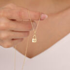 925 Ayar Gümüş İsimli Kilit Kolye