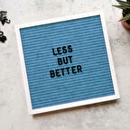 Dekoratif Harf Panosu, Beyaz Ahşap Çerçece Mavi Keçe Letter Board, ( Siyah Harf ) Bebek Fotoğraf Aylık Hatıra Tablosu