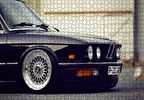 Cakapuzzle  BMW E 28 Siyah Sağ Ön Detay Puzzle Yapboz MDF Ahşap