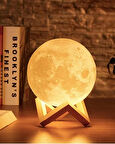 3D Ay Lambası Gece Lambası – Dokunmatik, Renk Değiştiren Dekoratif Masa Lambası (Ahşap Standlı)