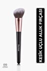 Flormar Flared Cut Blush Brush Yüz Makyajında Pratiklik Sağlayan Kesik Allık Fırçası.