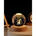 Sandalye Üzerinde Oturan Adam Renk Değiştiren Işıklı Cam Küre