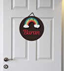 Meşgalem Kahverengi Zeminde Gökkuşağı ve Bulut Temalı Kişiye Özel Kapı Süsü