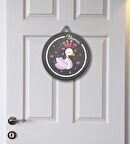 Meşgalem Gri Zeminde Pembe Ördek Yavrusu Temalı Kişiye Özel Kapı Süsü
