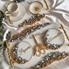 	Epoksi tepsi seti •	Epoksi damat fincanı •	İkili epoksi tepsi takımıEpoksi söz tepsisi •	Epoksi nişan tepsisi •	Kişiye özel epoksi tepsi •	Altın varaklı epoksi tepsi •	Çiçekli epoksi tepsi •	Şeffaf epoksi tepsi