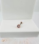 Rose Zirkon Taşlı Uç Kısmı : Pirinç Kıkırdak Bar Uzunluğu : 6 Mm / Bar Kalınlığı 0.8 Mm / Top Boyu 3