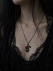 Gotik Kiraz Kuru Kafa Kolye Kırmızı Detaylı Metal Zincir Unisex