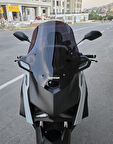 MOTOCAM Yamaha Xmax Techmax Siperlik Ön Cam 2025 Model 52cm Siyah Renkli 4mm Asansörlü