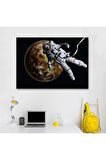Gezegenin Arka Planındaki Astronot Kanvas Duvar Tablosu-1182