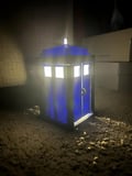 TARDIS Temalı 3D Baskı LED Gece Lambası – USB, Açma/Kapama Düğmeli