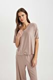 DeFacto Regular Fit V Yaka Casual Kısa Kollu Pijama Üstü-Fall in Love B6181AX24SPBN502