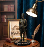 ATATÜRK Elleri Cebinde