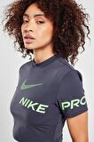 Nike Pro Dri-Fit Cropped Graphic Sleeve Kadın Antrasit Tişört
