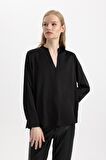 DeFacto Regular Fit Apaş Yaka Saten Uzun Kollu Bluz C3217AX24SPBK81
