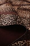 Leopar Baskılı Şeritli Deri Halı