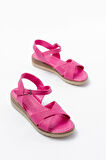 692-564 Fuşya Ortopedik Taban Çapraz Tokalı Kadın Sandalet