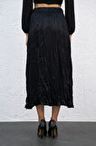 Siyah Kendinden Kırışık Saten Etek