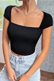 Kadın Siyah Kare Yaka Yarım Kol Göğüs Dekolteli Crop Top Bluz