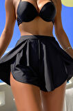 Kadın Siyah Yırtmaçlı Etek Görünümlü Şık Deniz Şortu