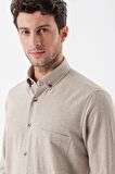 Açık Bej Uzun Kollu Gabardin Sert Yaka Cepli Casual Comfort Fit Rahat Kesim Gömlek 1004235108