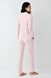Kadın Pembe Lisanslı Yumuşak Doku Uzun Kollu Düğmeli Kadın Pijama Takımı 2 Çift Çorap Hediye
