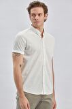 Beyaz Desenli Jakarlı Düğmeli Yaka Casual Slim Fit Dar Kesim Tişört 1011240152