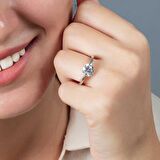 Starlight Diamond Pırlanta Montür Elmas Görünüm 925 Ayar Gümüş Bayan Tektaş Yüzük