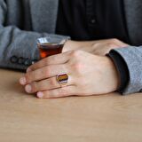 Flat Tasarım Kaplan Gözü Taşlı 925 Ayar Gümüş Erkek Yüzük
