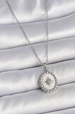 316L Çelik Gümüş Renk Zincir Beyaz Mineli Kutup Yıldız İşlemeli Madalyon Model Kadın Kolye
