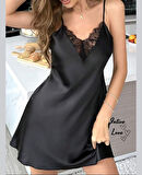 Intive Yakası V Yaka Siyah Satenden İnce Askılı Feminen Gecelik