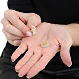Beyaz Zirkon Taşlı Yarım Tur Tasarım Gold Renk 925 Ayar Gümüş Kadın Küpe