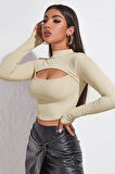 Kadın Ekru Göğüs Dekolteli Uzun Kollu Cut Out Crop Top Bluz