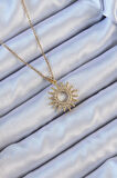  316L Çelik Zincir Altın Renk Zirkon Taşlı Parlayan Güneş Kolye