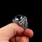 925 AYAR GÜMÜŞ KALEM İŞLEME MOTİFLİ ONIX TAŞLI YÜZÜK