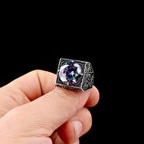 925 AYAR GÜMÜŞ KALEM İŞLEME MOTİFLİ MİSTİK TOPAZ TAŞLI YÜZÜK