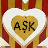 Uretti - Hülya 6683 1524 Sarı Kırmızı El Yapımı Çizgili Kalp Şeklinde Dekoratif / Hediyelik Obje