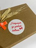 Hediyemizdir  Kırmızı Yazılı Yuvarlak Etiket 5x5 cm 100 adet