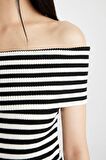 DeFacto Fitted Çizgili Açık Omuz Basic Düz Triko Bluz D2998AX24SMBK27
