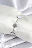 316L Çelik Zincir Gümüş Renk Zirkon Taşlı Yonca Beyaz Kadın Bileklik