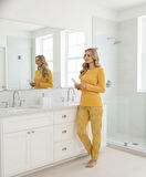 Kadın Sarı Çiçek Desen Mevsimlik Pamuklu Penye Uzun Kol Cepli Pijama Takımı-Slim Fit Dar Kalıp