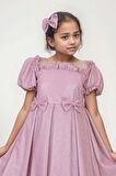 Kız Çocuk Kare Yaka Şeffaf Tüllü Omuzları Fırfırlı Beli Fiyonk Detaylı Üzeri Simli Pembe Abiye
