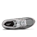 New Balance 990v5
Grey Unisex Sneaker