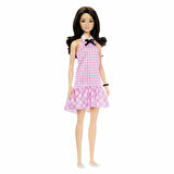 Barbie Fashionistas Bebek #224 Siyah Dalgalı Saç, Pembe Gingham Elbise ve Aksesuarlar