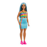 Barbie Büyeleyici Parti Bebekleri Fashionistas oyuncak No. 218, Uzun Mavi Saçlı, Gökkuşağı Üst ve Turkuaz Etek