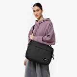 Eastpak Crosser Omuz Askılı Postacı Çantası Black EK0A5BIR0081