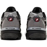 New Balance 990v3
MiUSA DTLR GR3YSCALE