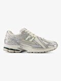 New Balance 1906R
Silver Metallic Sea Salt Unisex Sneaker 