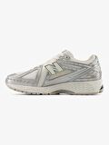 New Balance 1906R
Silver Metallic Sea Salt Unisex Sneaker 